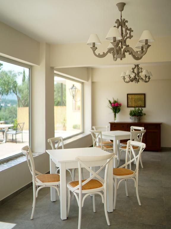 Intermezzo Apartment คอนโตกาลิ ภายนอก รูปภาพ